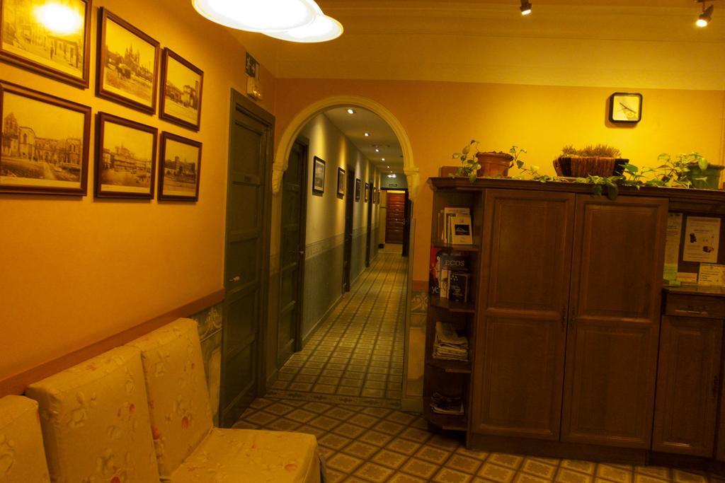 Hostal Orejas León Exteriör bild